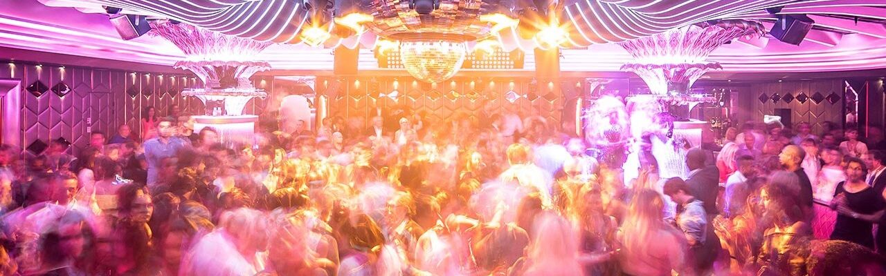 Les Caves du Roy VIP Tables